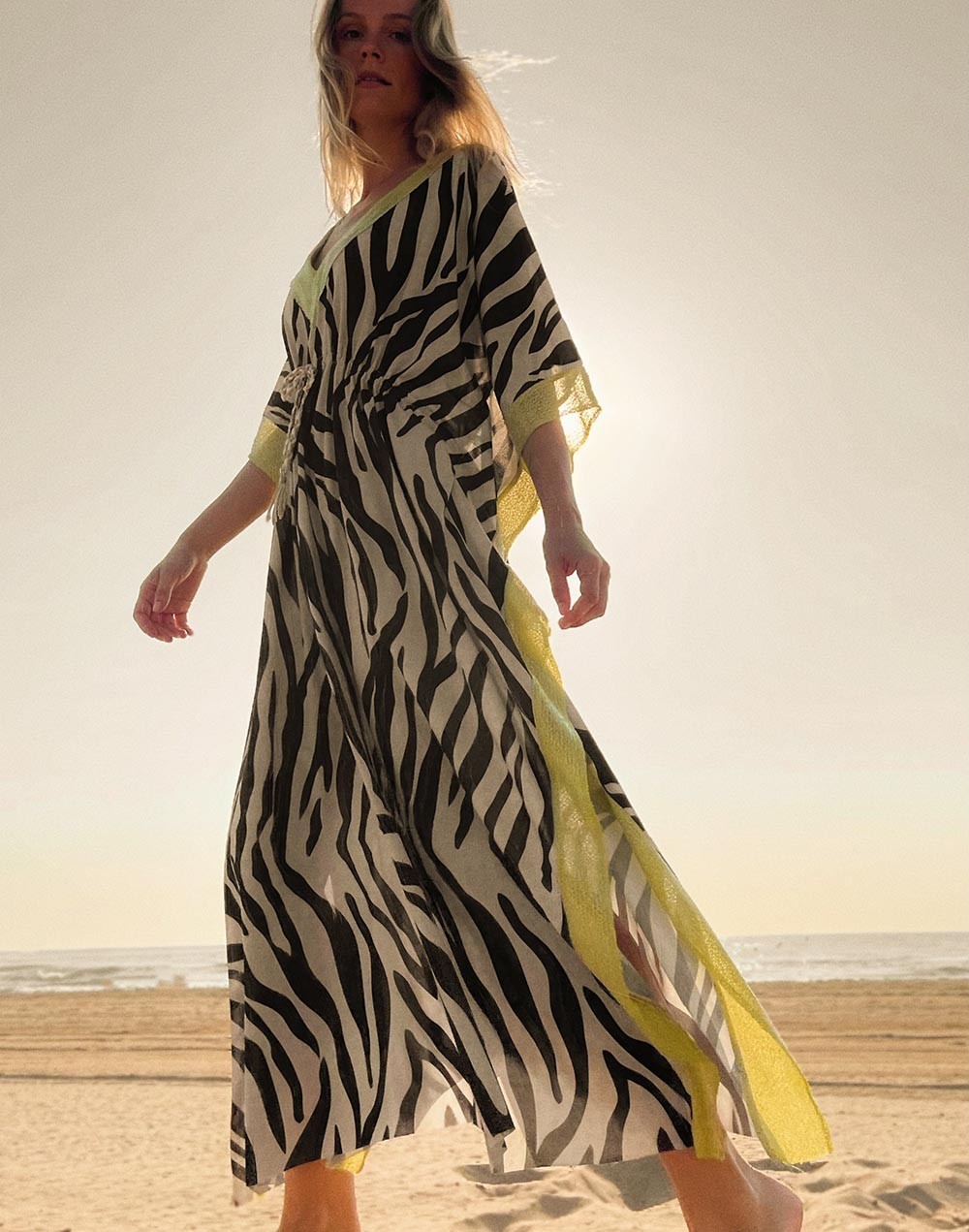 CAFTAN WITH V-NECKLINE AND WIDE SLEEVES